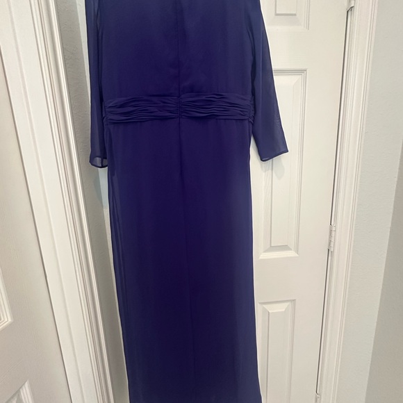 Elegant Purple Evening Gown with Brooch size 14 - Picture 4 of 5